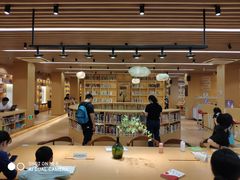 -漕河泾街道图书馆(漕河泾社区文化活动中心店)