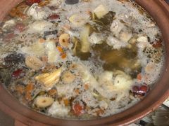 炭炉果鸡煲-威邵鸡煲(西华路总店)