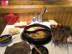 鸳鸯双拼锅底-钢管厂五区小郡肝串串香(通锦桥店)
