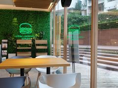 靠窗位-龙治汉堡(中华城店)