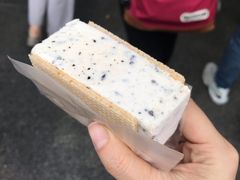 -詹爷爷乌节路街头冰淇淋