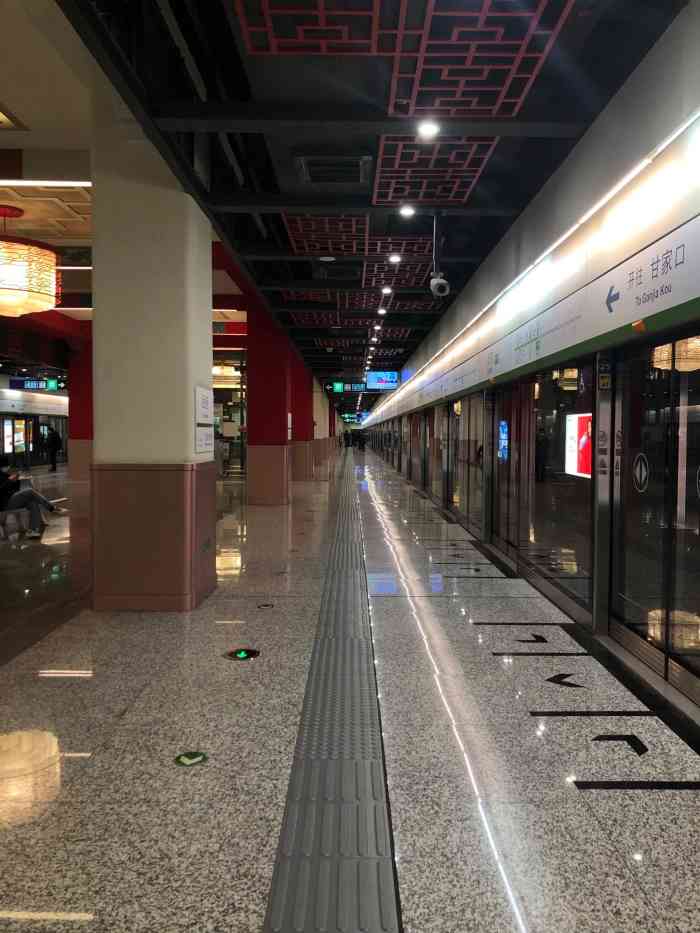 西苑地铁口(地铁站)-"西苑地铁站附近的公交站,今天因为有点事,.