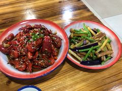 香辣龙虾-老三样·美食研究中心(世贸路店)
