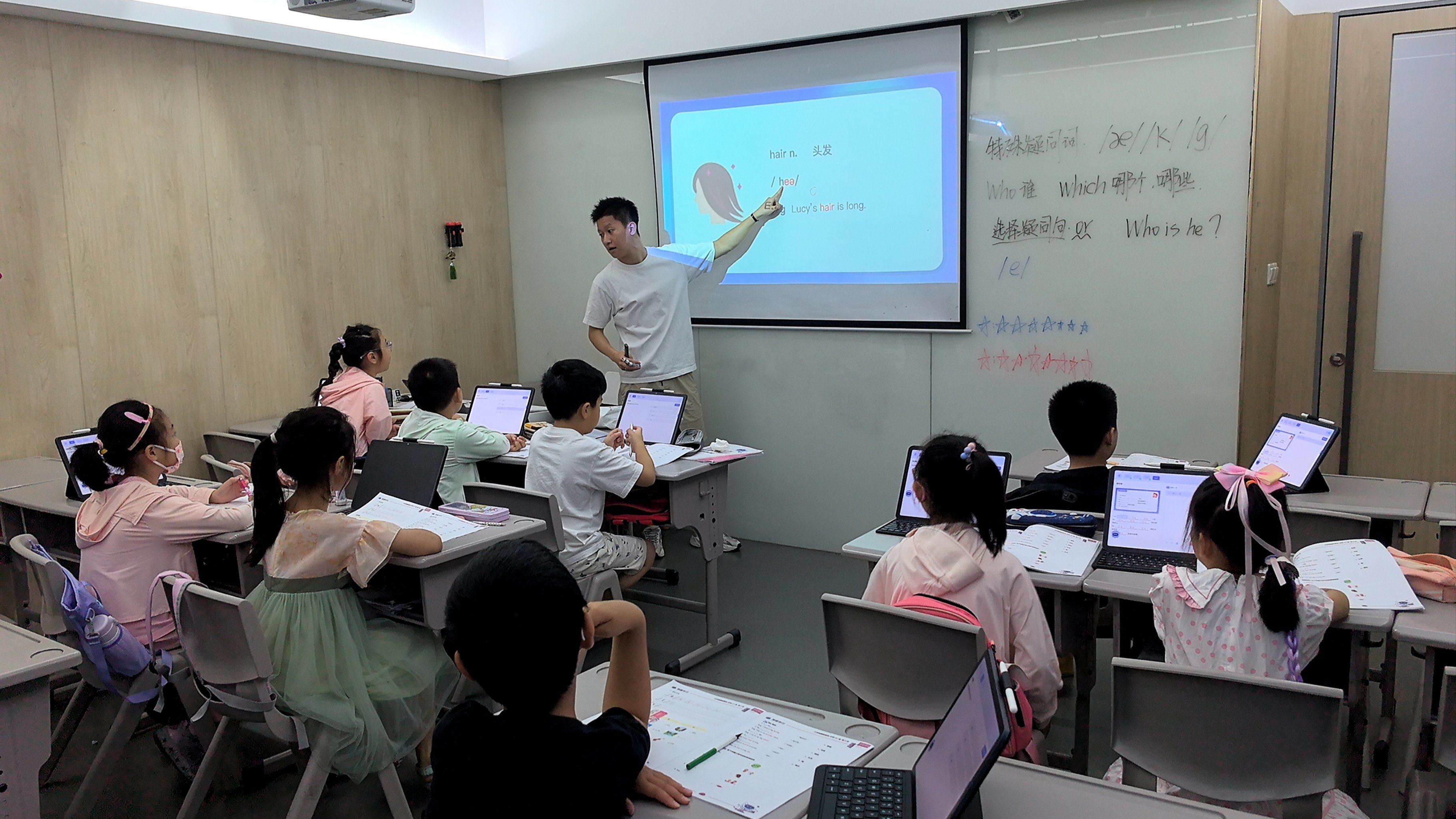 我是听了同学家长的推荐才去关注新东方培训