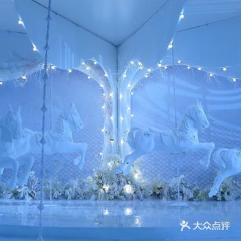 北京诺金酒店  婚礼秀以黑白作为主题色调进行现场布景