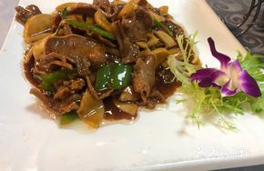 Beef Tongue Stir-fried with King Oyster Mushrooms