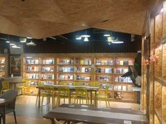 -新华里咖啡书吧(新华书店小寨店)