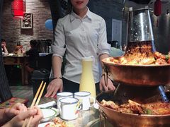 -沪小二炭火蛙锅(淮海中路美食不夜城店)