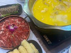 -鲜入围煮花胶鸡海鲜火锅