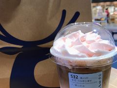 珞珈樱花拿铁-瑞幸咖啡(凤凰海负一楼美食街店)