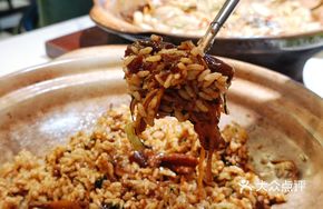 Shanghai-style Eel with Hot Oil in Clay Pot Rice