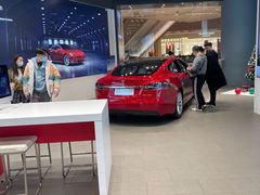 -TESLA 特斯拉(上海太古汇体验店)