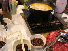 -鲜入围煮花胶鸡海鲜火锅