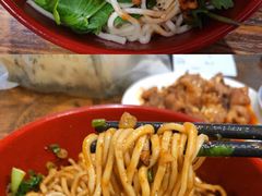 -爆炸头阿姨小四川正宗川味小吃(无任何分店)
