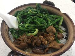 排骨拼腊肉煲仔饭-明兴正宗潮州五彩鱼蛋粉面(中山六路店)