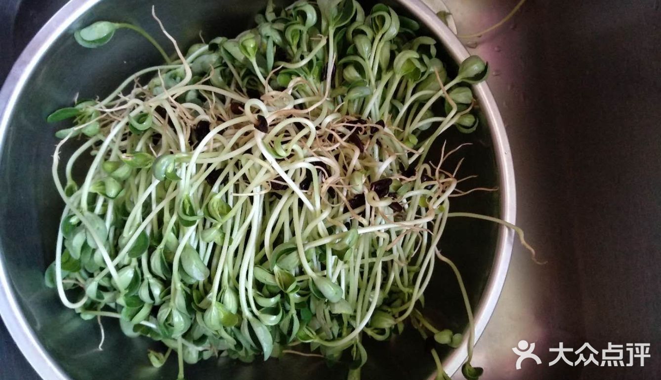 自家种的黑豆芽炒着吃