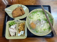 -亮亮面馆(经六路店)