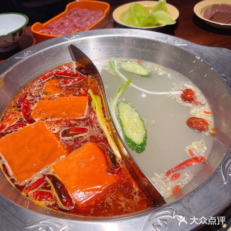 成都排队两小时 铁盘儿街边火锅🍲 