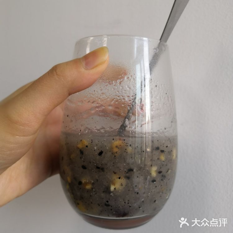 居然把我激动的拿着她的杯子拍了半天照