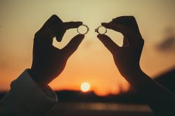 -现代经典婚纱摄影