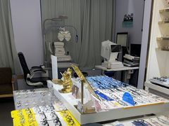 -视野联行眼镜•蔡司•依视路(温江店)