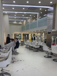 -十六番发型师事务所