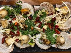 油泼扇贝-老东镇啤酒屋海鲜加工·蒸汽海鲜·海鲜烧烤(台东店)