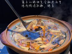 -饱嗝·小炒云南菜·见手青乌鸡汤锅(来凤街国创园店)
