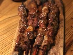 红柳羊肉串-阿里家·新疆烤肉酒場 by MIG