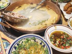 -洱火云南酸菜牛肉火锅(石景山当代商城店)