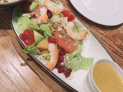 牛油果大虾沙拉-1886德国汽车餐厅(外滩十六铺码头店)