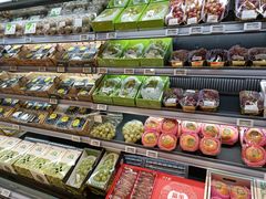 面包甜点陈列柜-七鲜超市(瑞虹天地太阳宫店)