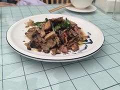 -土砂锅生态山庄·非遗砂锅雅鱼