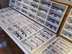 -MiRi眼镜·蔡司·星趣控·尼康控优点视觉合作店(南京东路店)