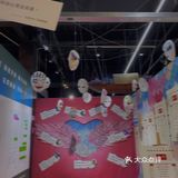 来这里玩的大多数是情侣 也有单身的男女来打卡
