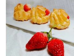 草莓味泡芙-瑞幸咖啡(立桥城购物中心店)