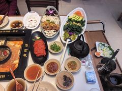 -老牌坊云南鱼豆花火锅(哈西万达店)