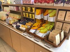 零售区-奈雪的茶(鄞州万达店)
