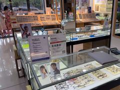 -光明眼镜·蔡司授权(徐泾店)