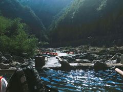 -安吉龙王山峡谷漂流