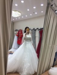 -觅白婚纱礼服馆