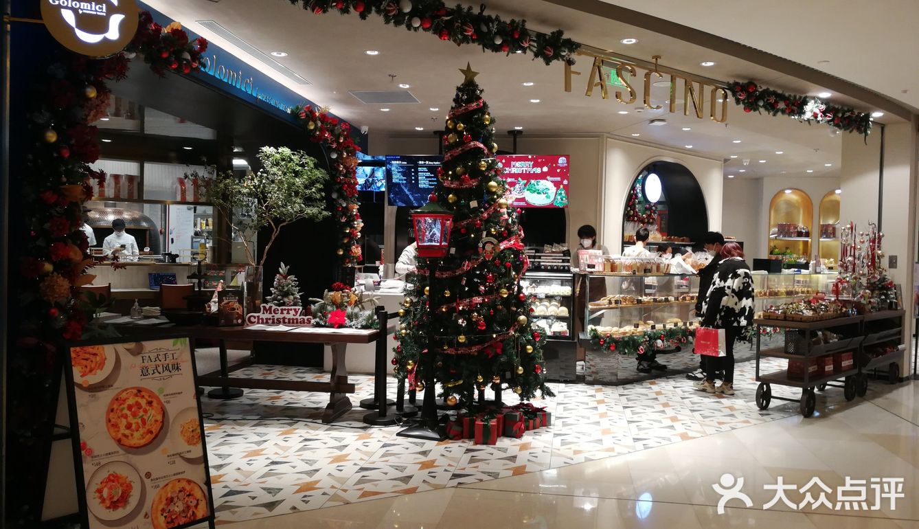 打卡不对称袜子店