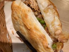老北京芝麻烧饼加肠-大头亮羊汤烩面·河南非遗(良乡总店)