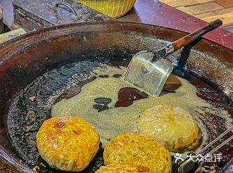 过年的年味大概就是夜宵摊氛围了！