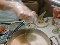 -洪氏嗨捞·广东猪肚鸡·椰子鸡火锅(西咸万象城店)