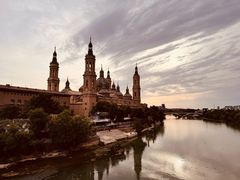 -皮拉尔圣母圣殿主教座堂