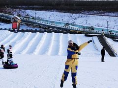 -采薇庄园四季滑雪场
