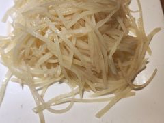 香菜梗炝土豆丝-绿茶餐厅(西单老佛爷店)