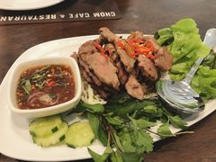 烤猪颈肉-Chom Cafe and Restaurant