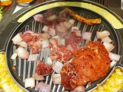 -山野的朋友露营炭火烤肉